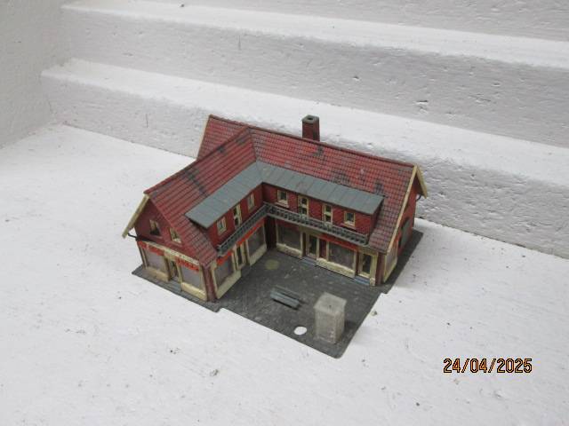 HO SCALE - HELJAN -  L-SHAPE BUSINESS COMPLEX