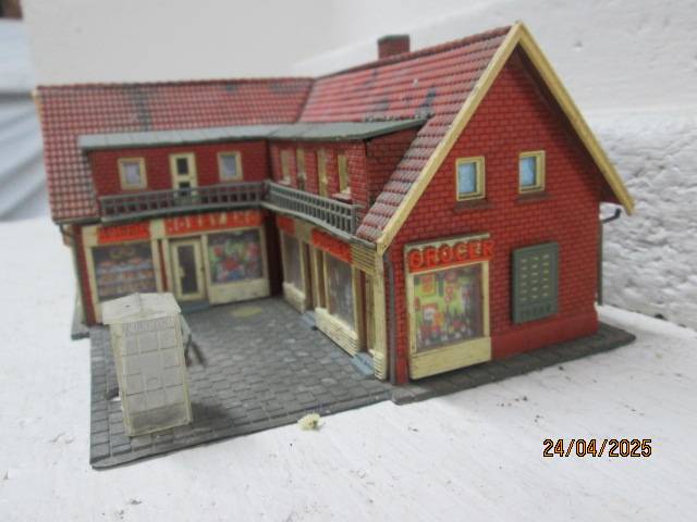 HO SCALE - HELJAN -  L-SHAPE BUSINESS COMPLEX