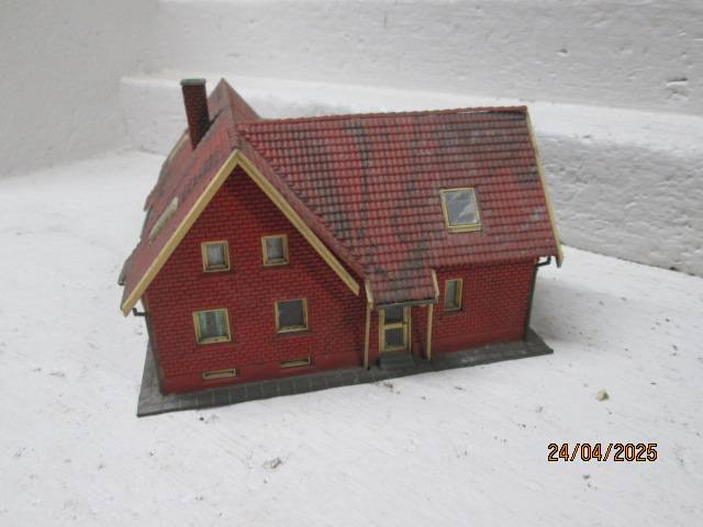 HO SCALE - HELJAN -  L-SHAPE BUSINESS COMPLEX