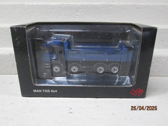 DIE CAST : 1:50 SCALE - MAN TGS 8X4 KIPPER / TIPPER TRUCK - BOXED