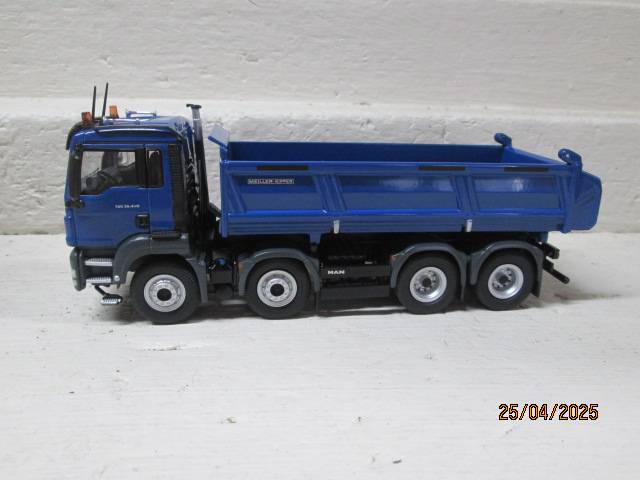 DIE CAST : 1:50 SCALE - MAN TGS 8X4 KIPPER / TIPPER TRUCK - BOXED