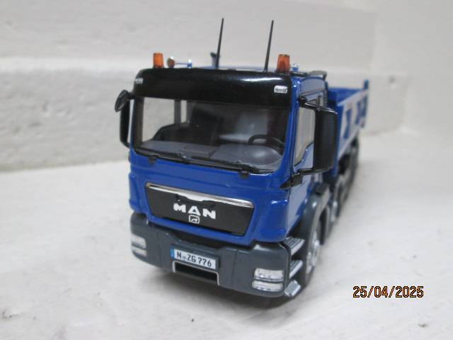 DIE CAST : 1:50 SCALE - MAN TGS 8X4 KIPPER / TIPPER TRUCK - BOXED