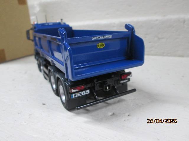 DIE CAST : 1:50 SCALE - MAN TGS 8X4 KIPPER / TIPPER TRUCK - BOXED