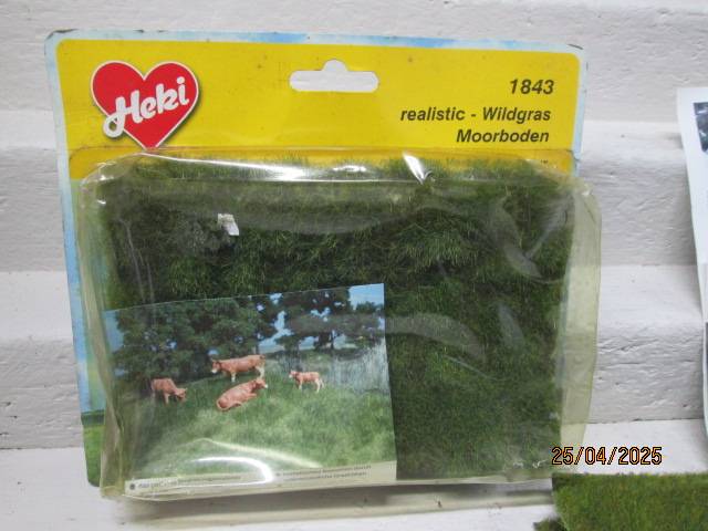 HO SCALE - HEKI/BUSCH - WILD GRASS SHEETS - X4