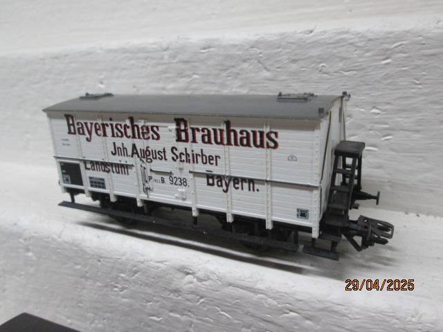 HO SCALE - TRIX - OLD TIMER GUARDS VAN + GOODS WAGON