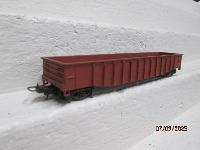 HO SCALE - LIMA - BROWN GONDOLA WAGON