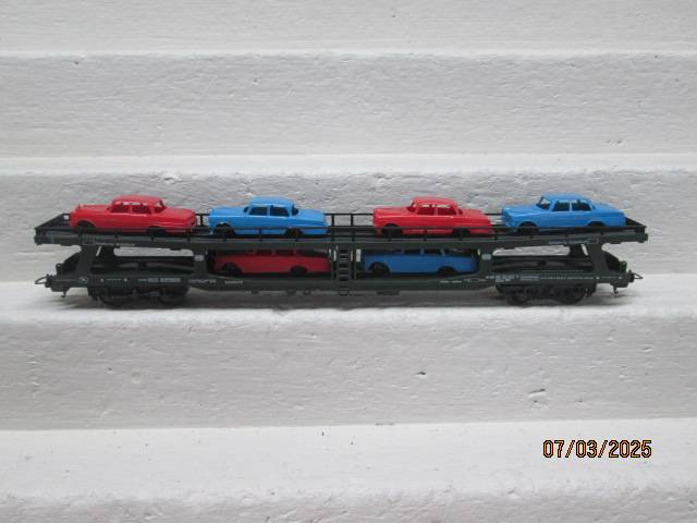 HO SCALE - LIMA - DB DARK GREEN MERCEDES CAR CARRIER WAGON - BOXED