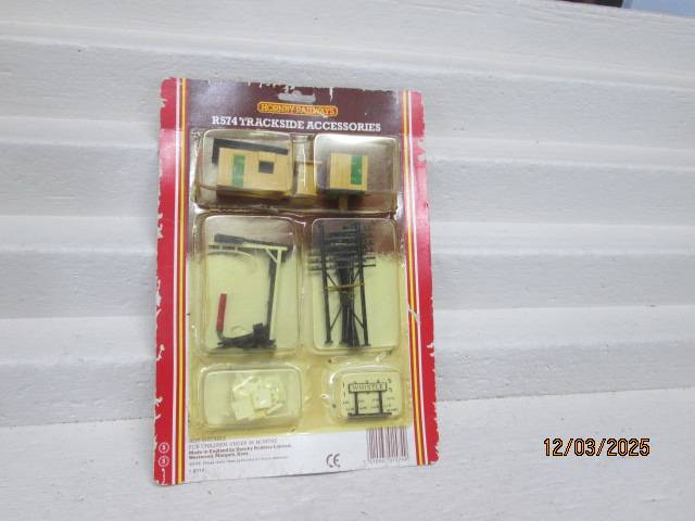 OO SCALE - HORNBY - TRACKSIDE ACCESSORY PACK - BOXED