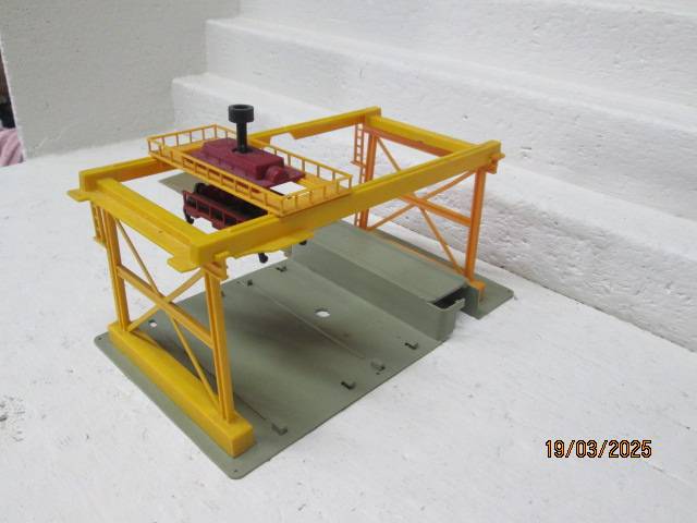 HO / OO SCALE - LIMA - CONTAINER DEPOT