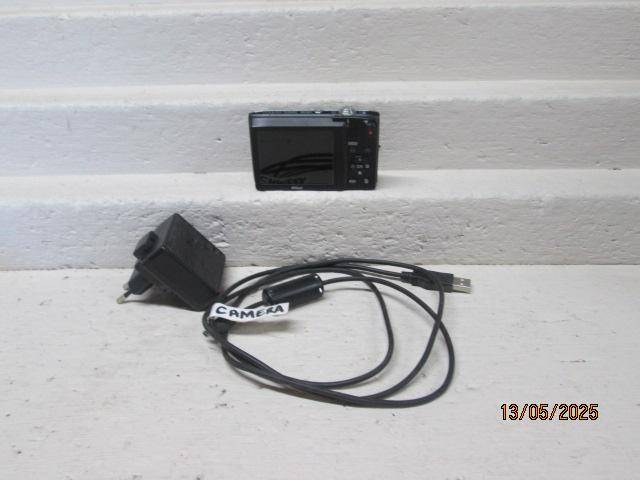 NIKON 20.1 MEGAPIXELS - COOLPIX - CAMERA