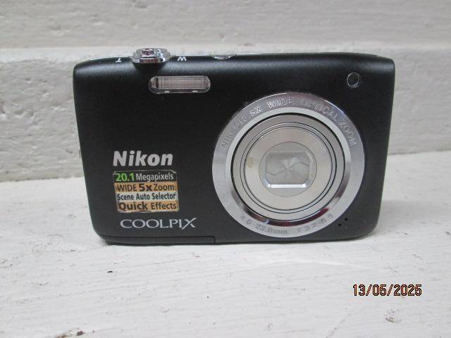 NIKON 20.1 MEGAPIXELS - COOLPIX - CAMERA
