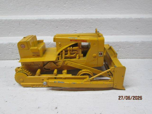DIE CAST - ERTL CO - BULLDOZER