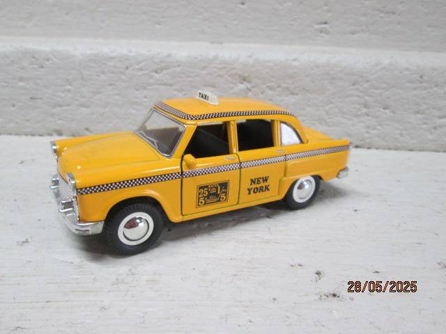 DIE CAST - YELLOW NEW YORK TAXI