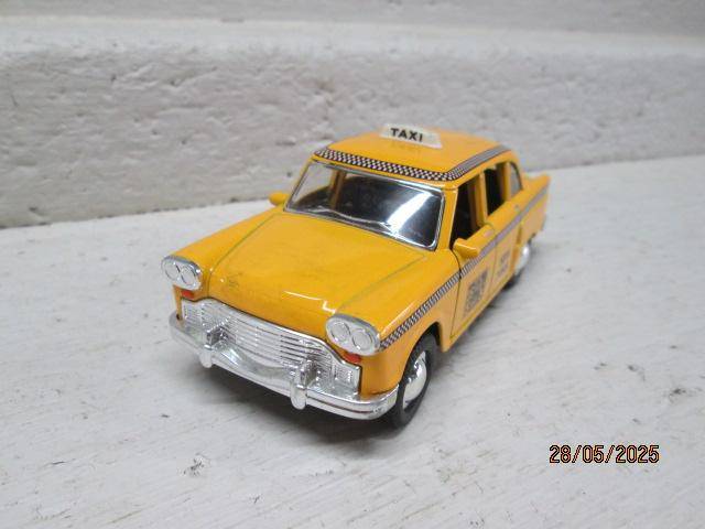 DIE CAST - YELLOW NEW YORK TAXI