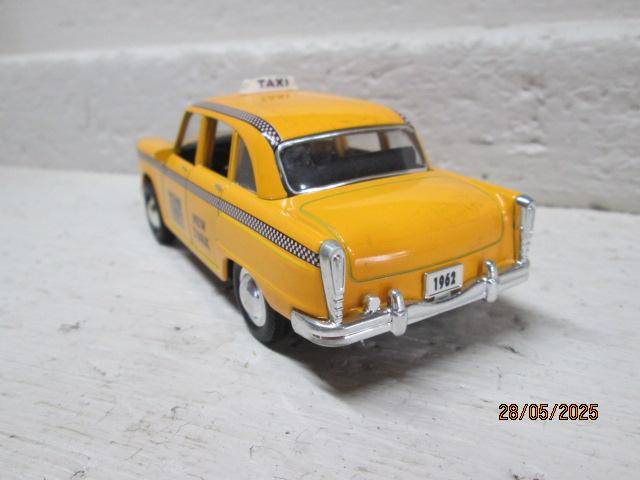 DIE CAST - YELLOW NEW YORK TAXI