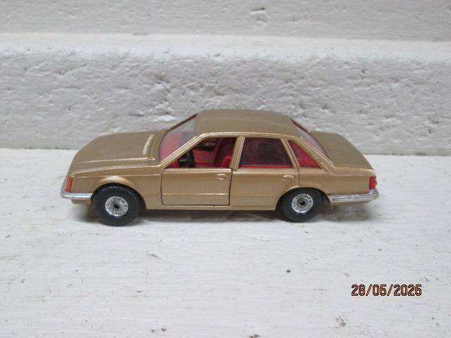 CORGI - OPEL SENATOR