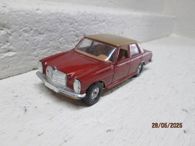 CORGI - MERCEDES BENZ 240D