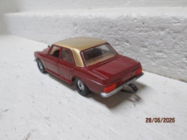 CORGI - MERCEDES BENZ 240D