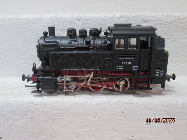 HO SCALE - ROCO - 0-6-0 STEAM LOCOMOTIVE - BOXED
