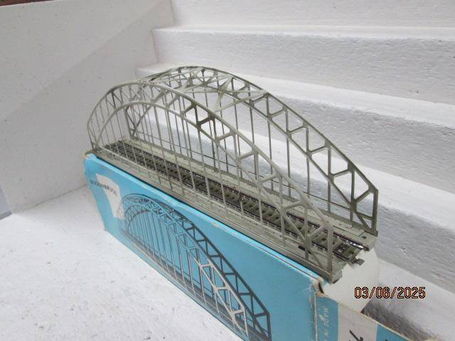 HO SCALE - MARKLIN - LARGE BRIDGE - BOXED