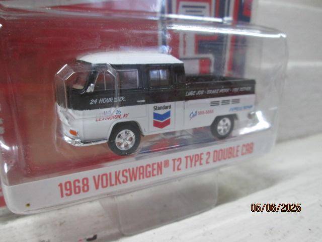 DIE CAST - GREENLIGHT COLLECTABLES - 1968 VOLKSWAGEN DOUBLE CAB - BOXED