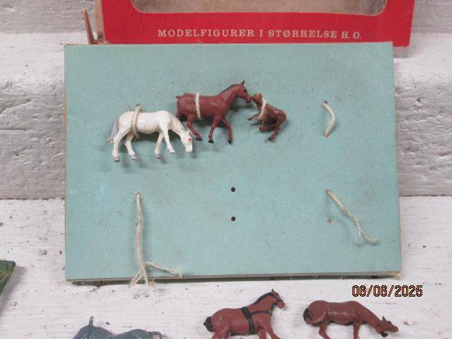 HO SCALE - REISLER - VARIOUS FARM ANIMALS - BOXED