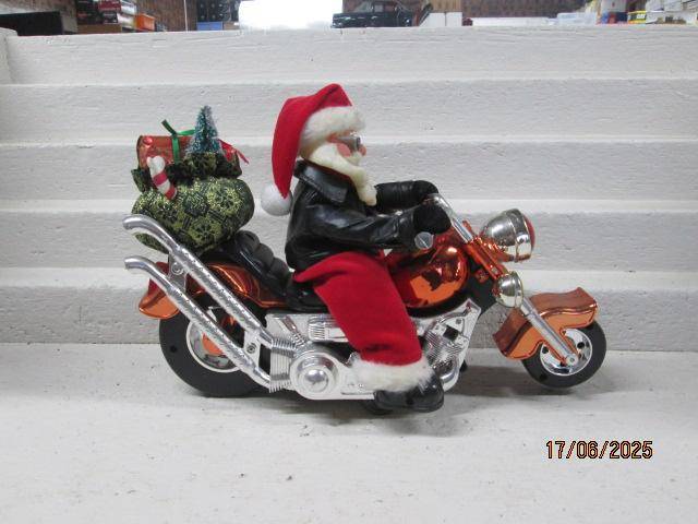 FATHER CHRISTMAS MOTORBIKE - LARGE HARLEY DAVISON TYPE MOTORBIKE