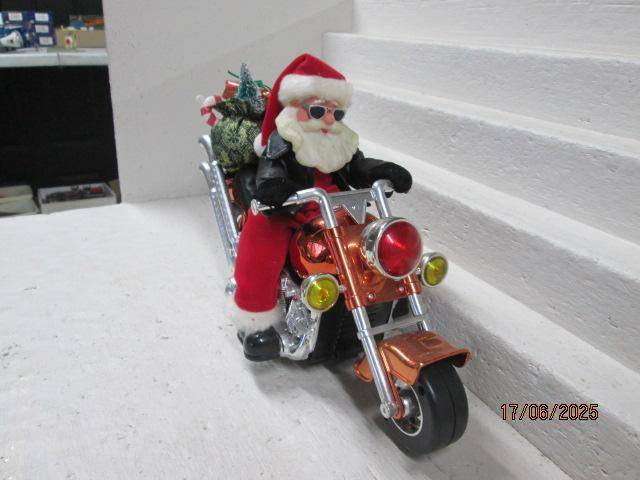 FATHER CHRISTMAS MOTORBIKE - LARGE HARLEY DAVISON TYPE MOTORBIKE