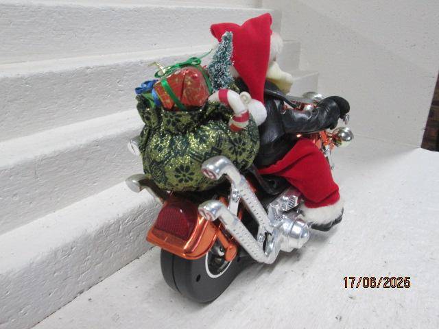 FATHER CHRISTMAS MOTORBIKE - LARGE HARLEY DAVISON TYPE MOTORBIKE