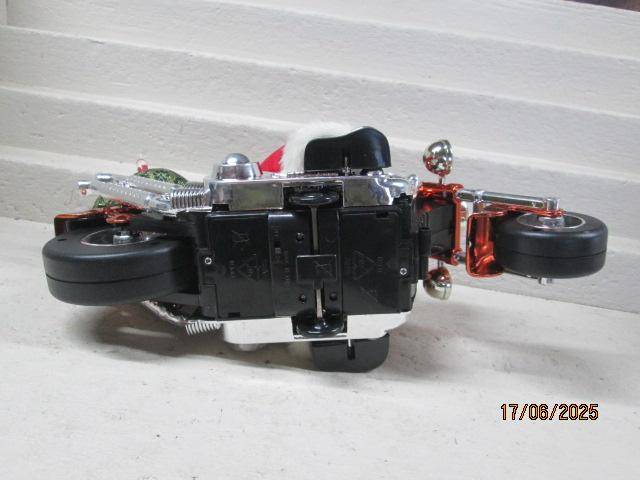 FATHER CHRISTMAS MOTORBIKE - LARGE HARLEY DAVISON TYPE MOTORBIKE