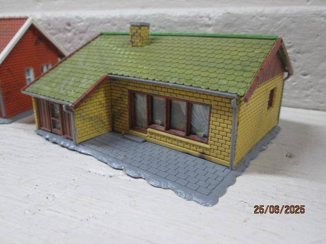 HO SCALE - VARIOUS HELJAN HOUSES - X3
