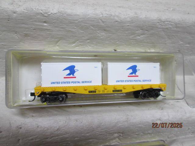 N SCALE - MODEL POWER - 50 FOOT FLAT CARS WITH CONTAINER LOADS - X2 - BOXED
