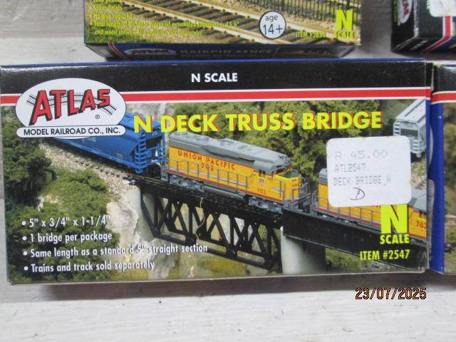 N SCALE - ATLAS - BRIDGES - X2 + FENCING AND STRAIGHT PIER GIRDERS - BOXED