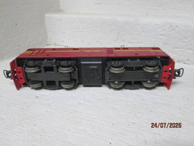 HO SCALE - LIMA - SAR - RED 5E ELECTRIC LOCOMOTIVE