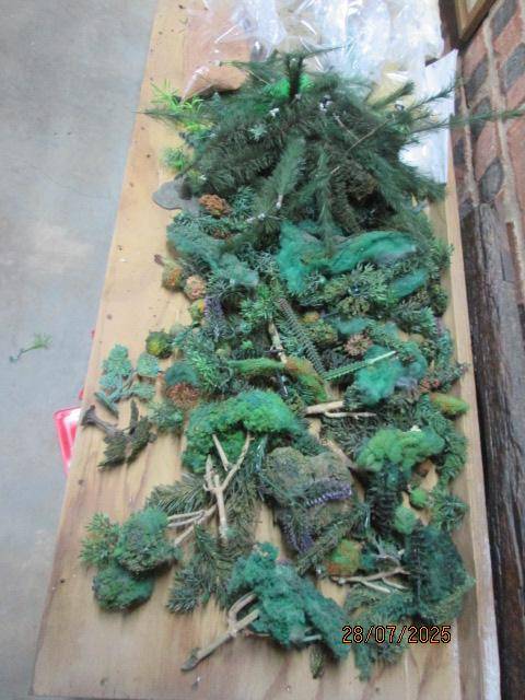 HO / OO SCALE - LARGE AMOUNT OF SCENERY + SCATTER MATERIAL