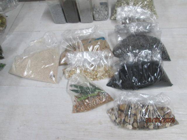 HO / OO SCALE - LARGE AMOUNT OF SCENERY + SCATTER MATERIAL