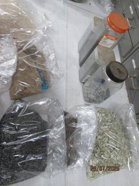 HO / OO SCALE - LARGE AMOUNT OF SCENERY + SCATTER MATERIAL