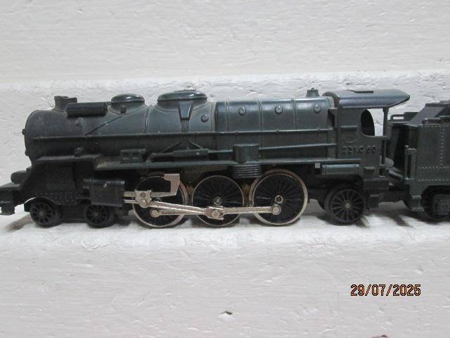 HO SCALE - JOUEF - 4-6-2 DARK GREEN STEAM LOCOMOTIVE