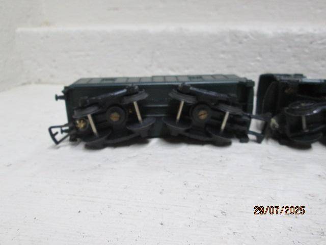 HO SCALE - JOUEF - 4-6-2 DARK GREEN STEAM LOCOMOTIVE