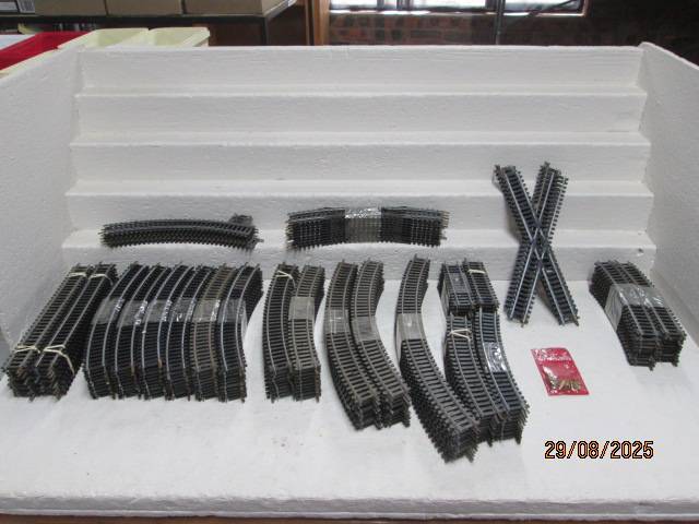 HO / OO SCALE - LARGE AMOUNT OF LIMA TRACK - X209 PIECES