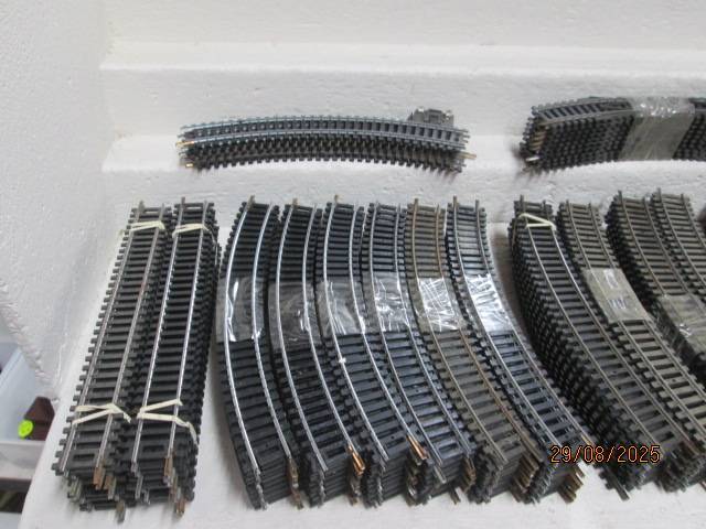 HO / OO SCALE - LARGE AMOUNT OF LIMA TRACK - X209 PIECES