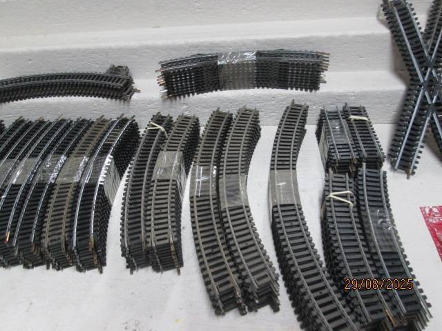 HO / OO SCALE - LARGE AMOUNT OF LIMA TRACK - X209 PIECES