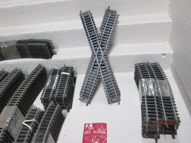 HO / OO SCALE - LARGE AMOUNT OF LIMA TRACK - X209 PIECES