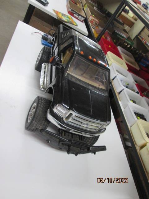 1:6 SCALE - RADIO CONTROL TRUCK - EZTEC - FORD F-350