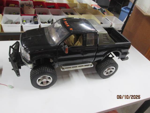 1:6 SCALE - RADIO CONTROL TRUCK - EZTEC - FORD F-350