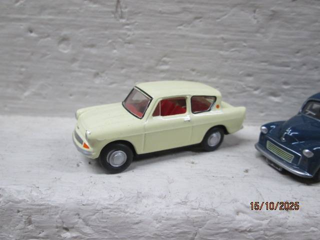 OO SCALE - OXFORD DIECAST MOTORCAR MODELS - X6
