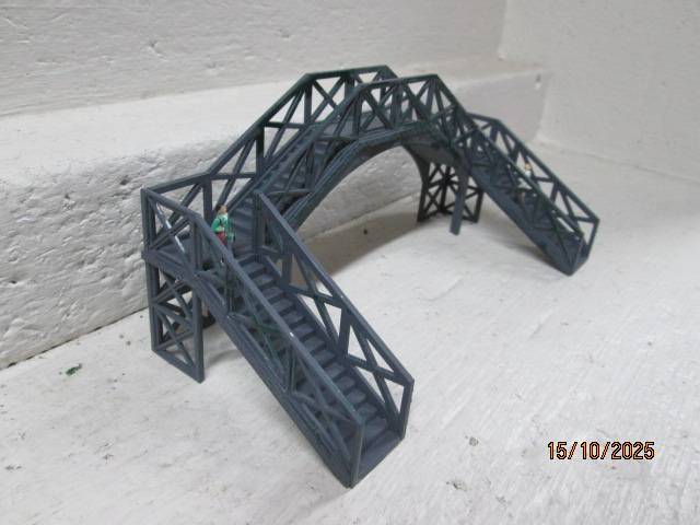 HO / OO SCALE - DOUBLE RAIL PEDESTRIAN FOOT BRIDGE