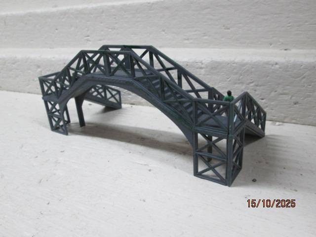HO / OO SCALE - DOUBLE RAIL PEDESTRIAN FOOT BRIDGE