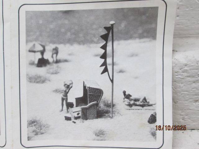 HO SCALE - PREISER - BEACH FIGURINES AND EQUIPMENT