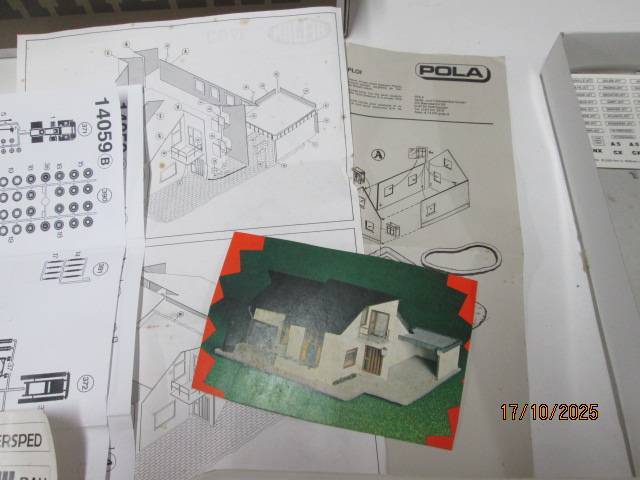 HO / OO SCALE - PEDESTRIAN RAIL FOOT BRIDGE + VARIOUS BITS AND PIECES  -